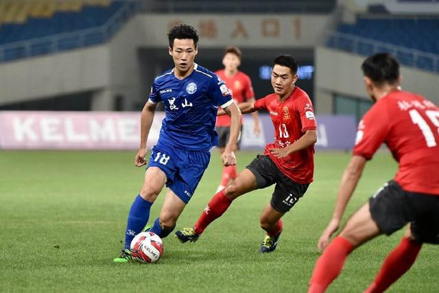 欧足联声明：足球界团结抗议 并要求追责